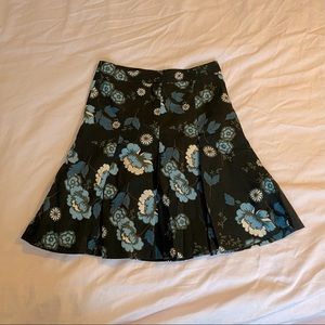 RW&CO black & blue floral skirt (size 6) in EUC